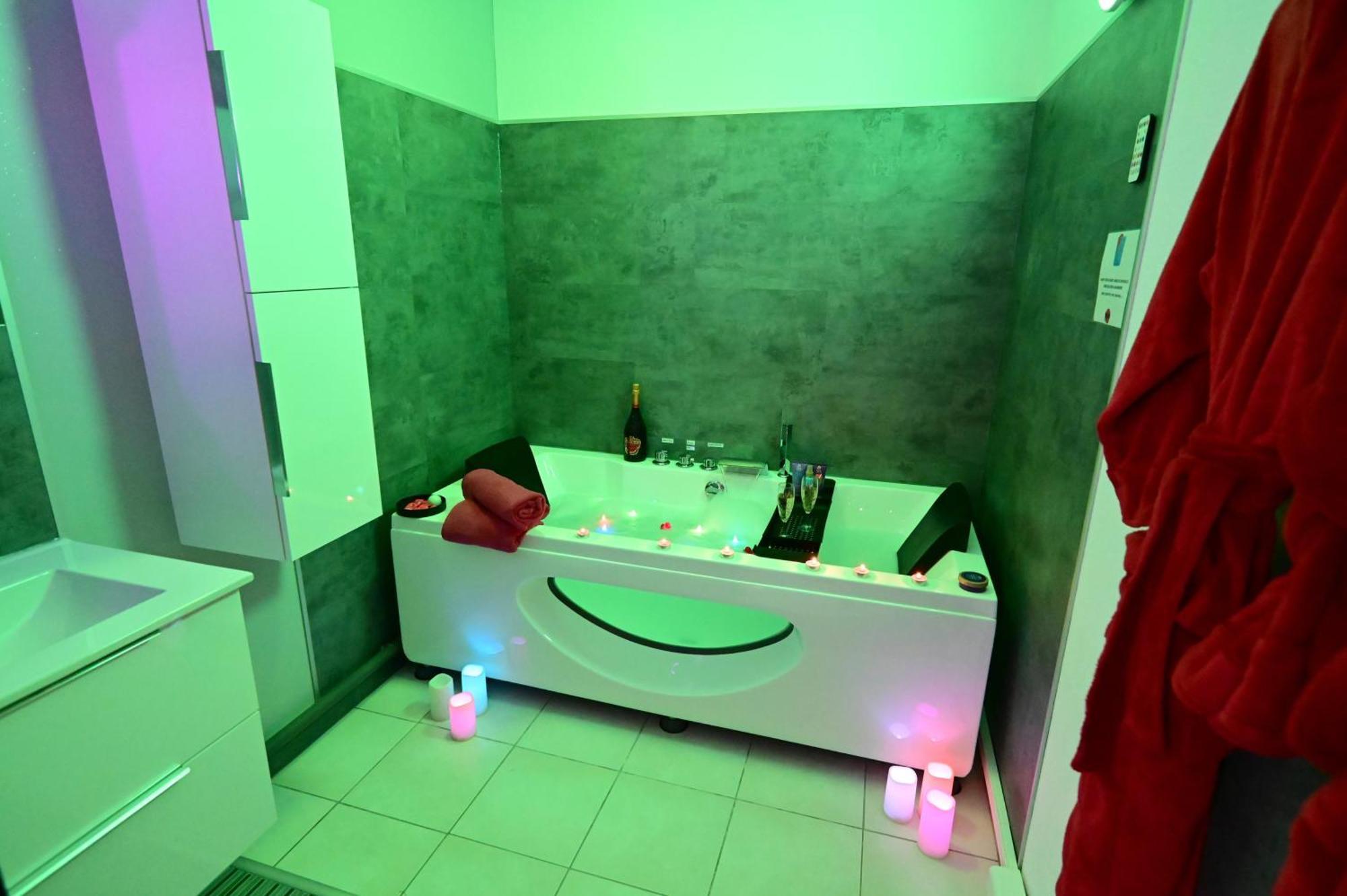 Love Room A Deux Pas De L'Ocean Avec Hammam, Sauna Et Bain A 2 :-) Biscarrosse Exteriör bild