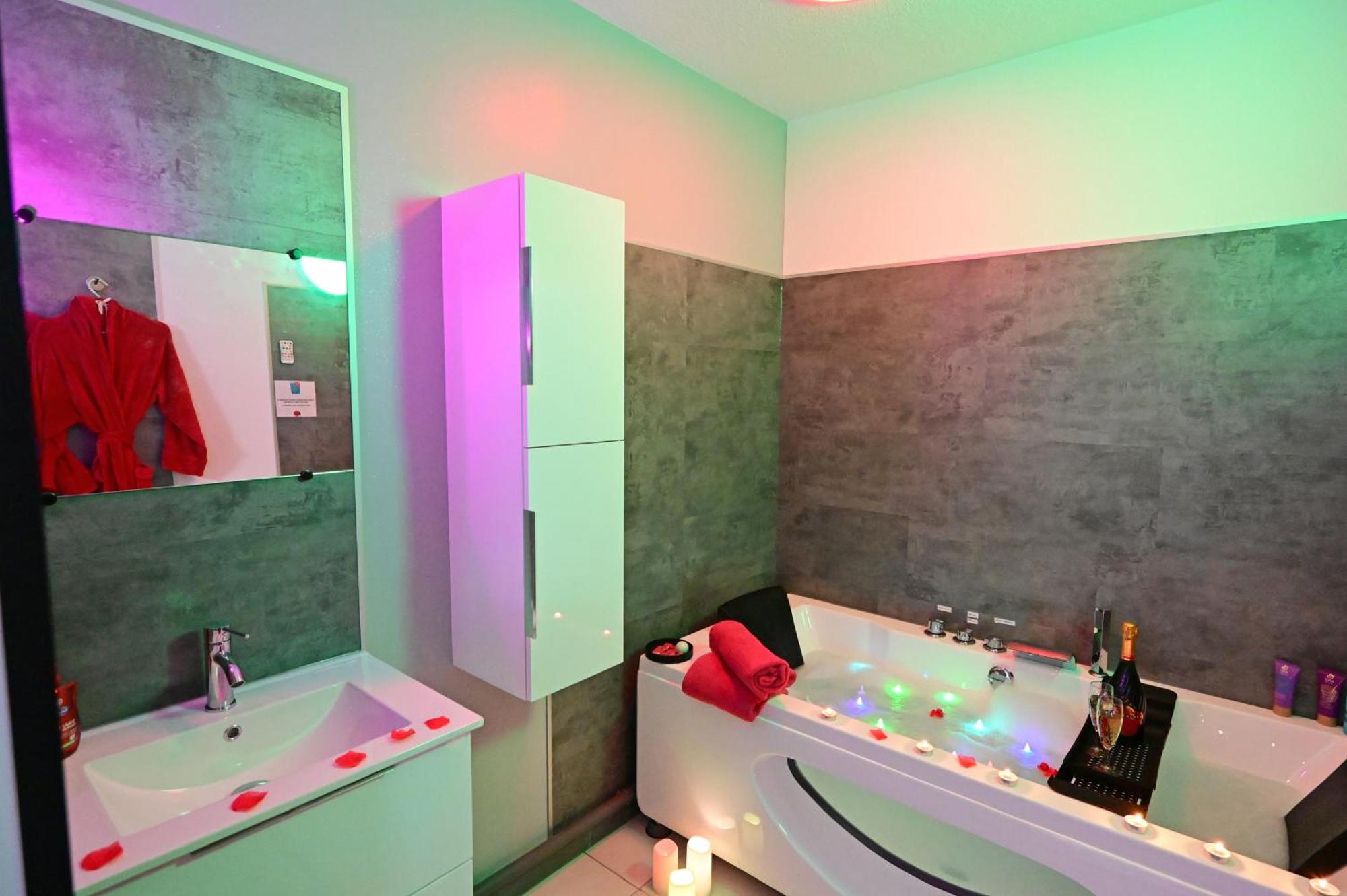 Love Room A Deux Pas De L'Ocean Avec Hammam, Sauna Et Bain A 2 :-) Biscarrosse Exteriör bild
