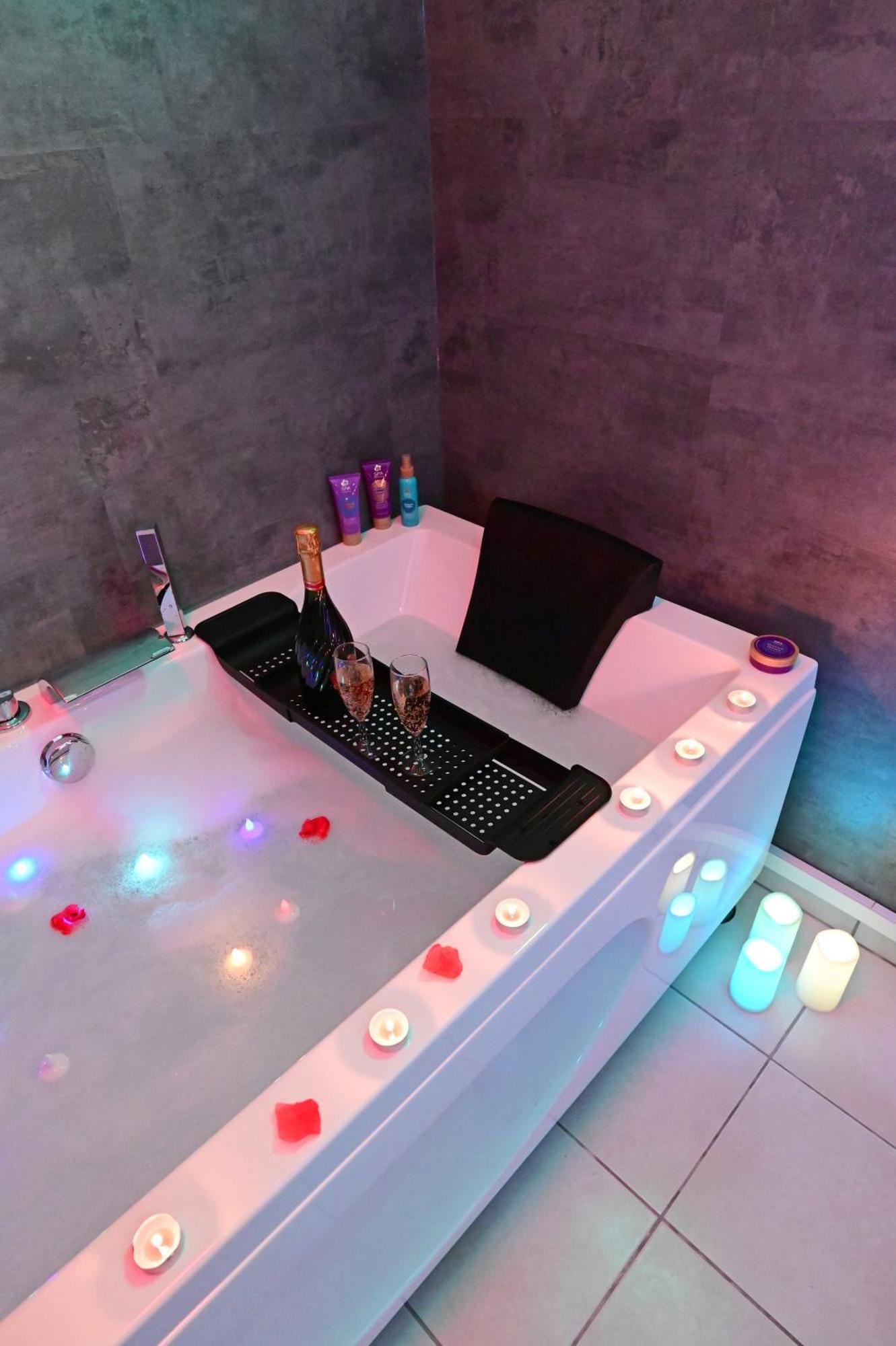 Love Room A Deux Pas De L'Ocean Avec Hammam, Sauna Et Bain A 2 :-) Biscarrosse Exteriör bild