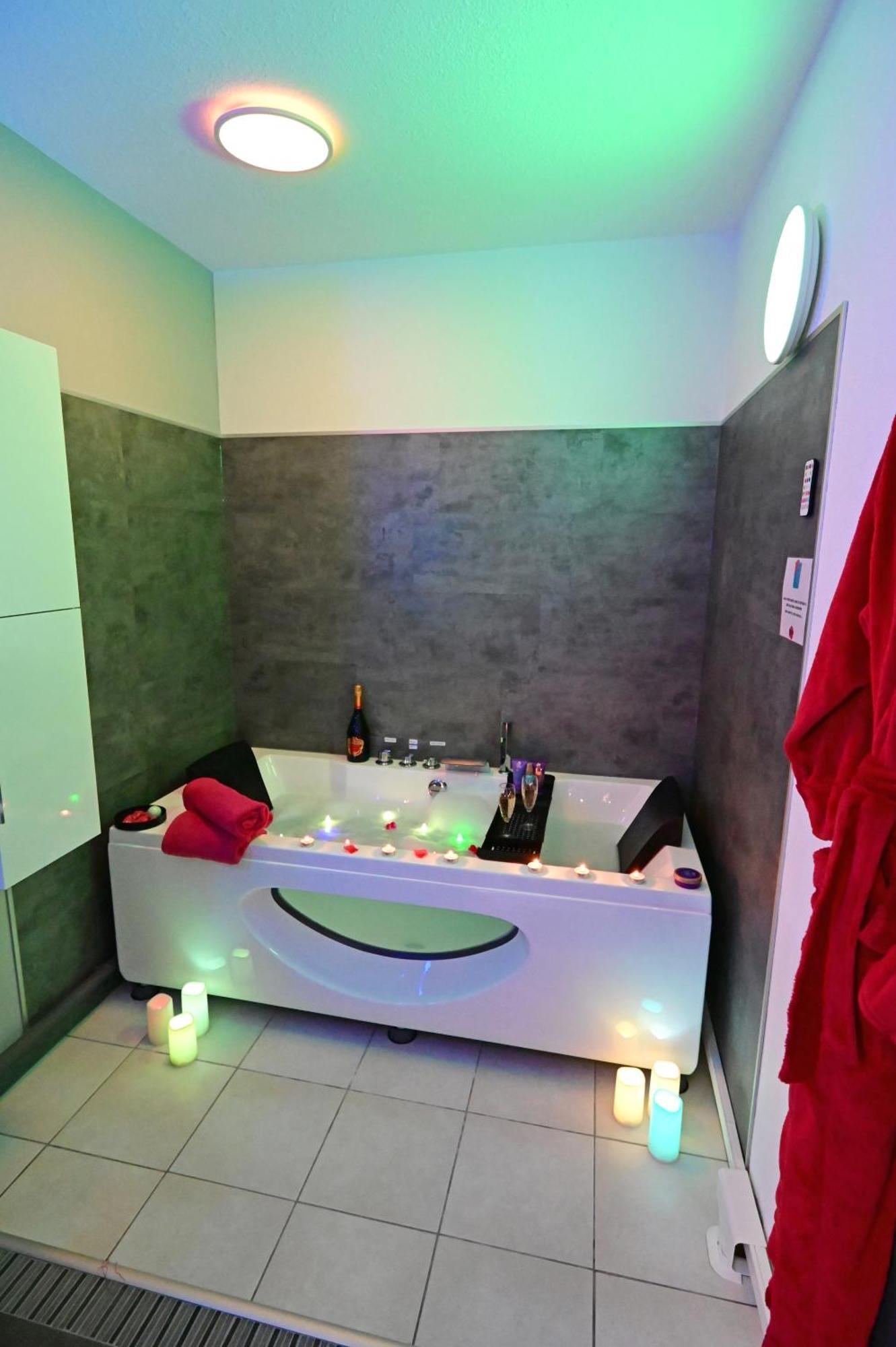 Love Room A Deux Pas De L'Ocean Avec Hammam, Sauna Et Bain A 2 :-) Biscarrosse Exteriör bild